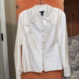 Very nice 100% silk jacket very cute with heels!